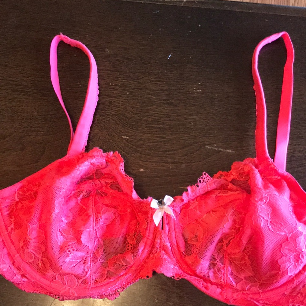 Victoria’s Secret hot pink 36DDD